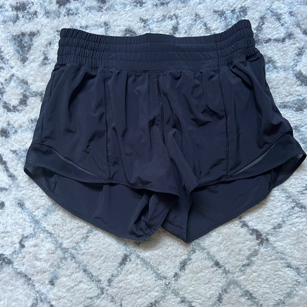 Lululemon Hotty hot high rise 2.5 inch. Black